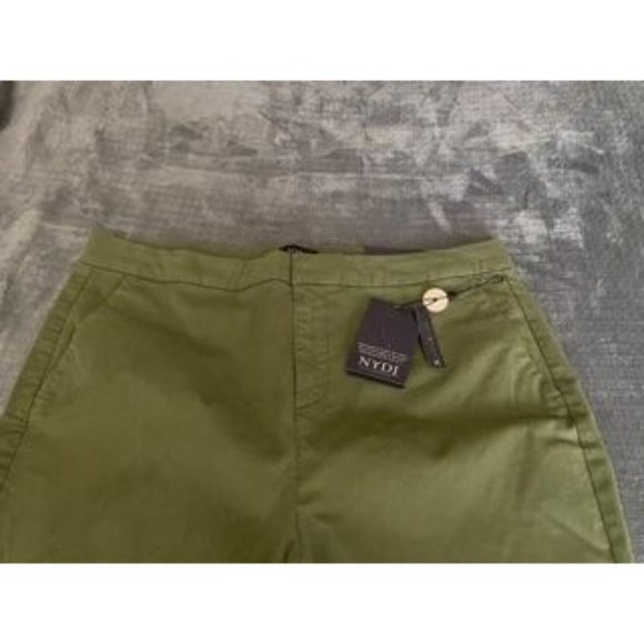 50% or more Off Name Brand Clothes ** NYPDJ Cropped Pants SIZE 14 - Picture 4 of 4